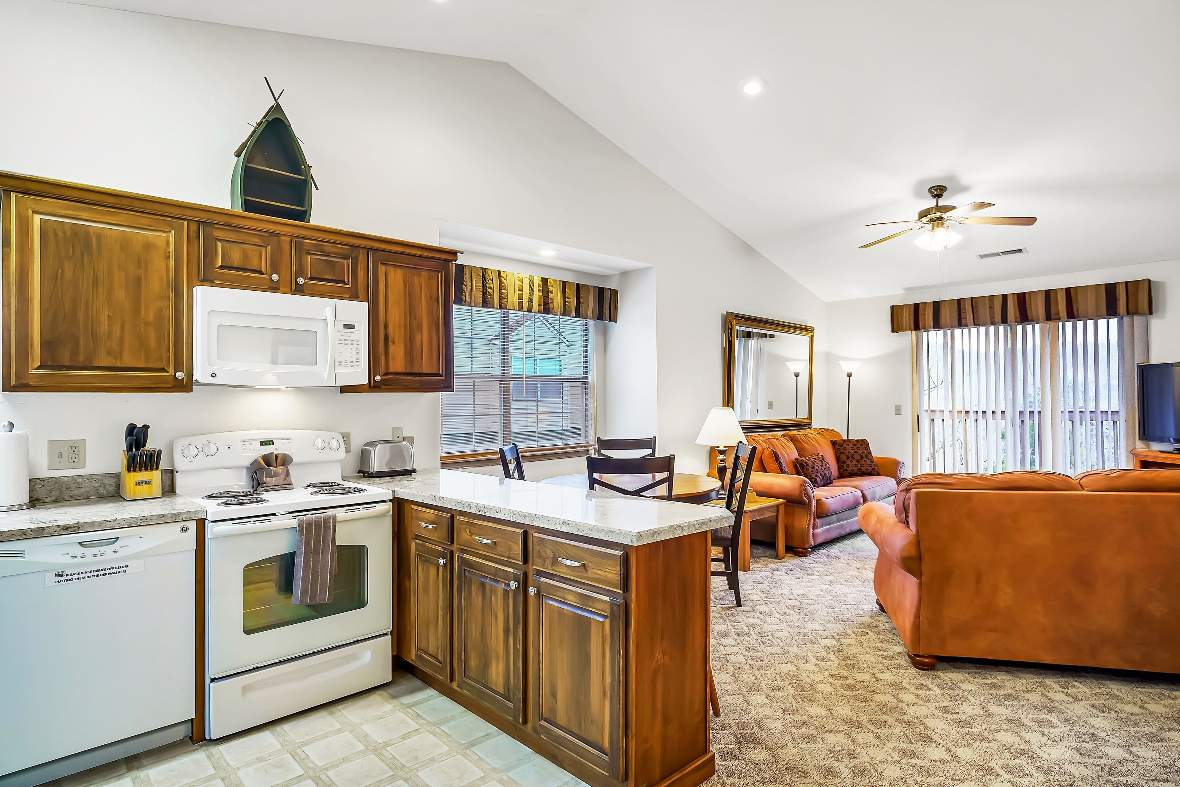 Sunset Terrace 2 Bedroom Condo by Redawning