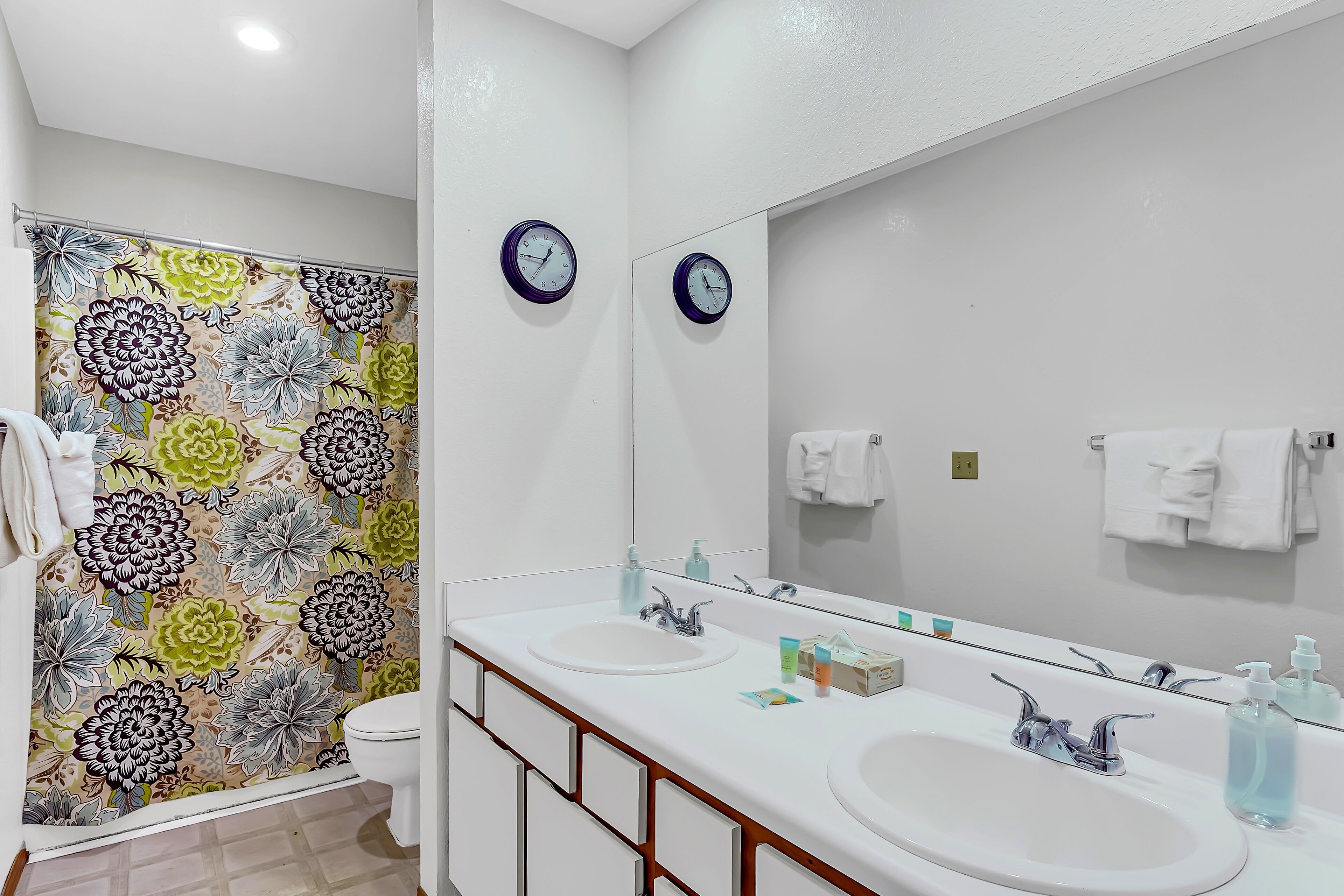 Sunset Terrace 2 Bedroom Condo by Redawning