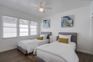 2 habitaciones, tabla de planchar con plancha, wifi y ropa de cama