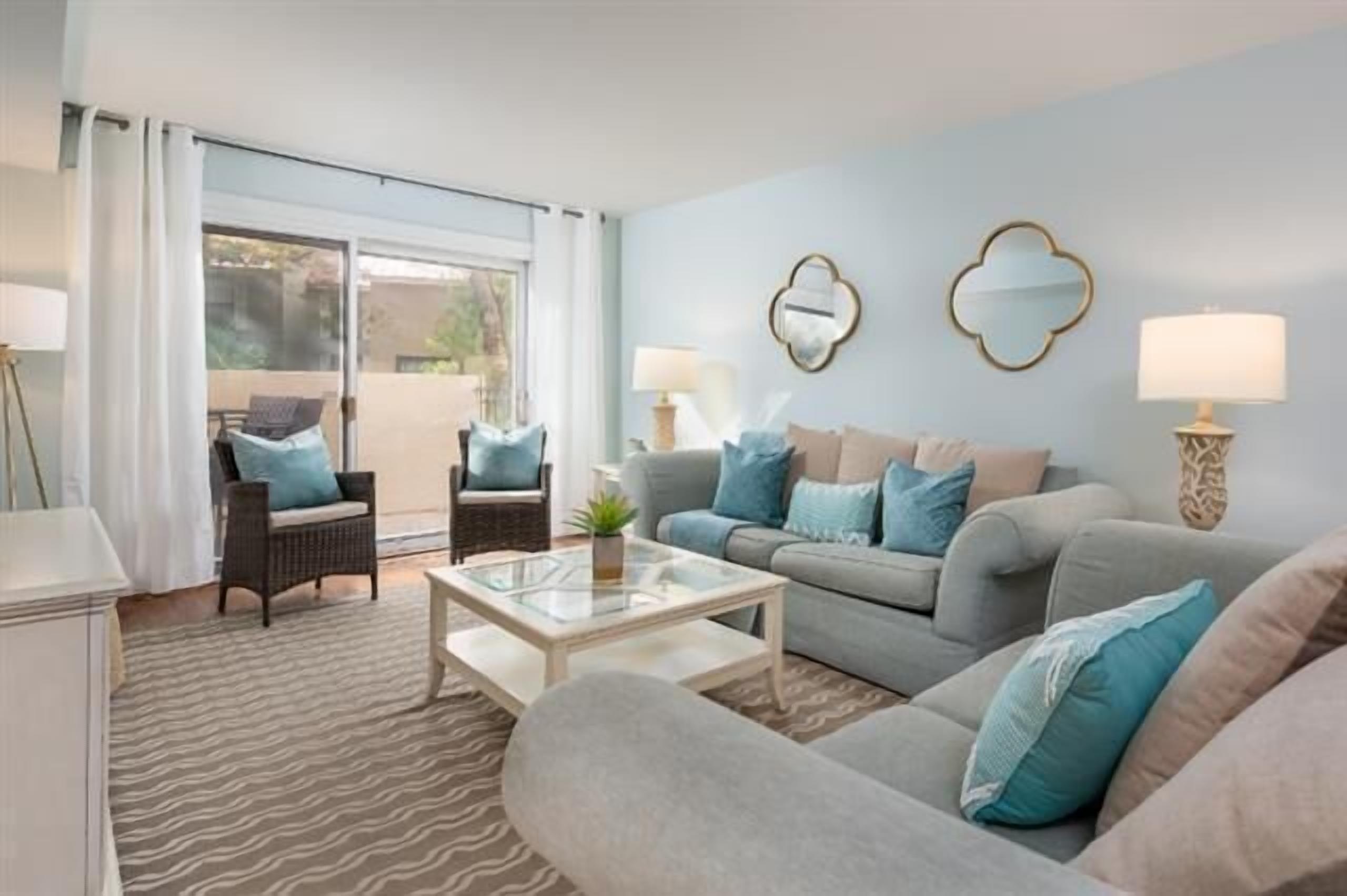 Beautiful, Updated 3-Bdrm Townhome w/ Full Kitchen in the heart of Harbour Town