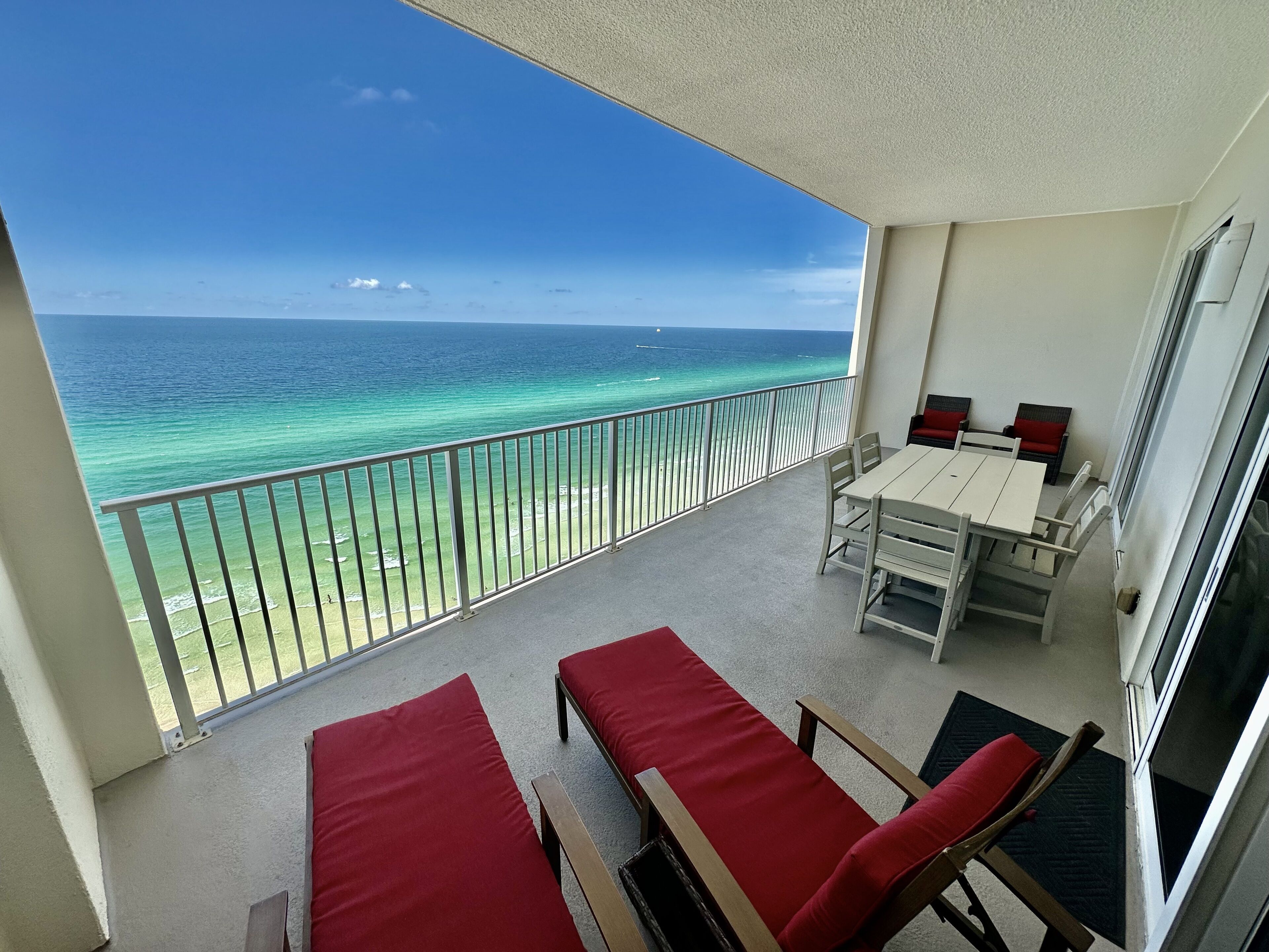 Beach-Front Condo, 2 Reserved Parking Spaces!, Large Balcony, Fabulous Views!