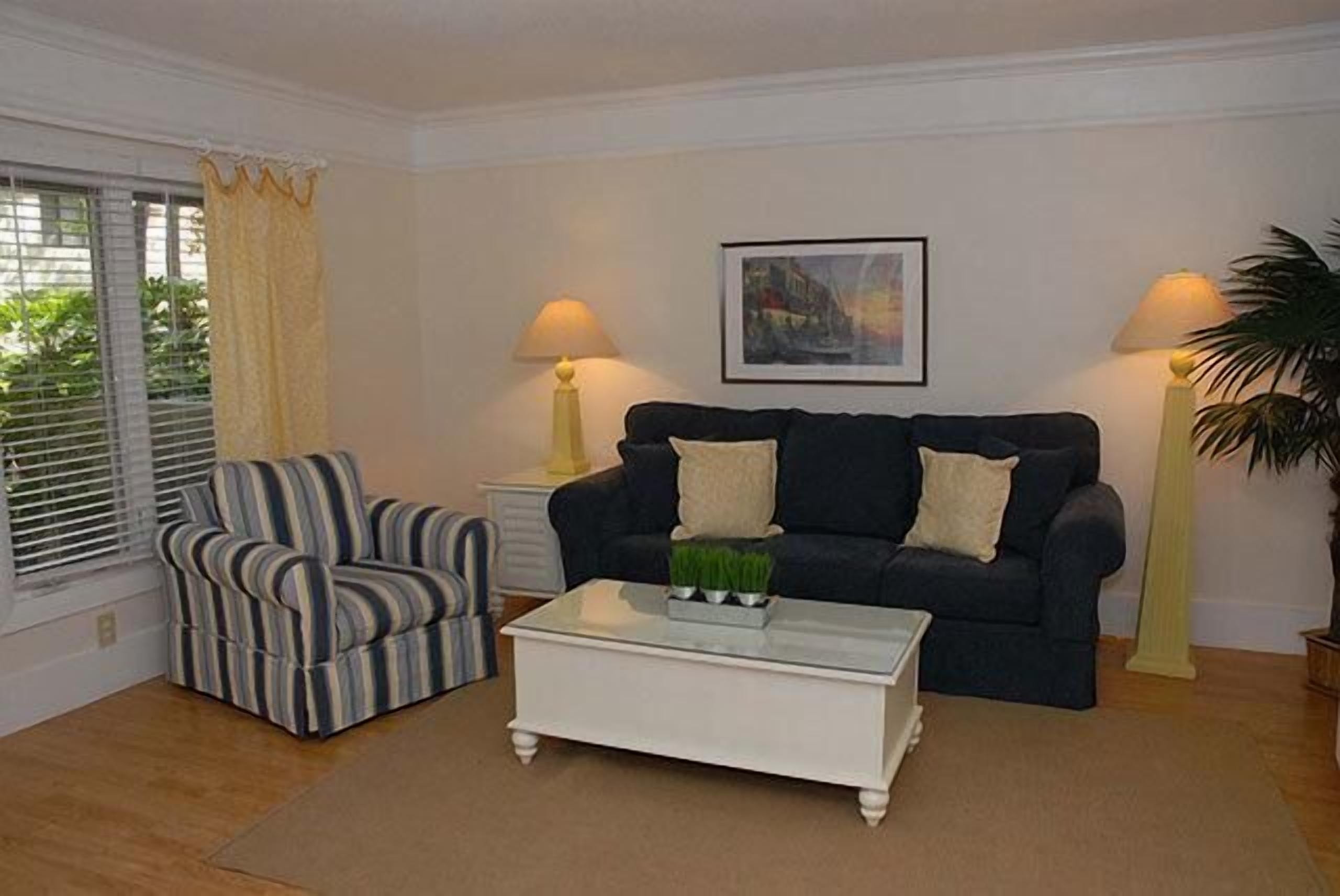 Breezy, Ground-level 1-Bdrm w/ Full Kitchen in the heart of Harbour Town