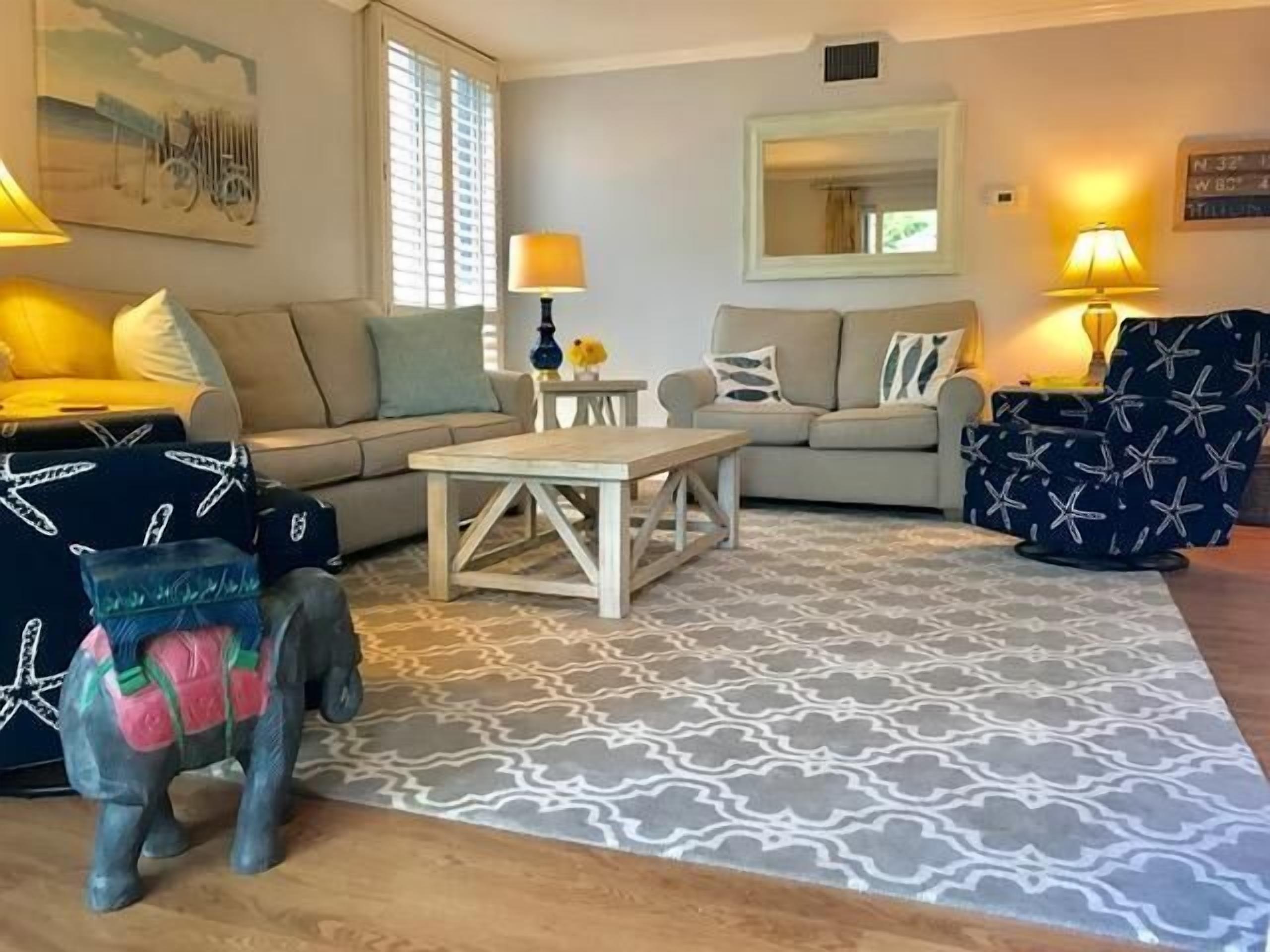 Charming 2-Bdrm Villa w Private Patio nestled in the heart of Harbour Town