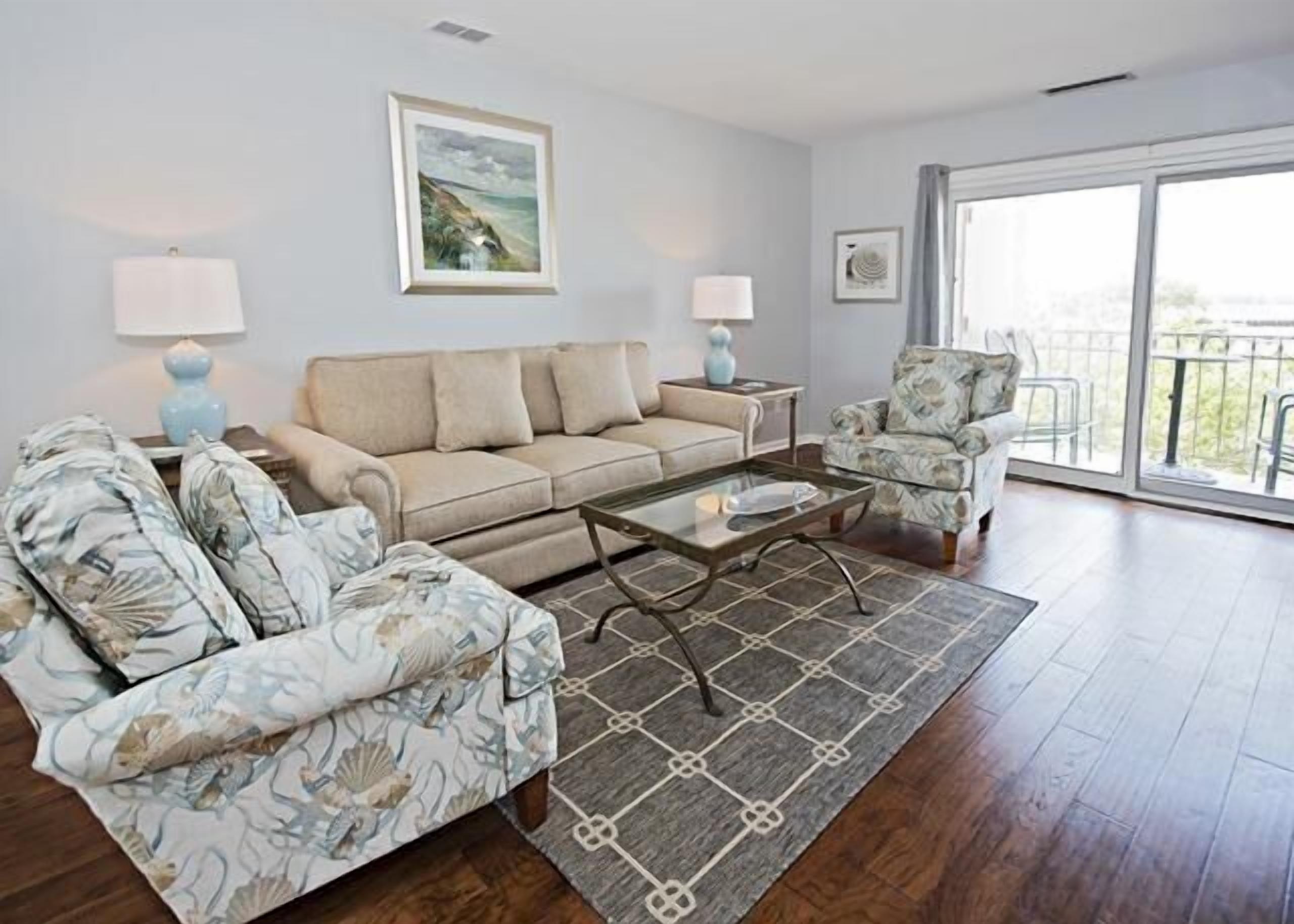 Upgraded 2-Bdrm Villa w/ Exquisite Views of Harbour Town Marina