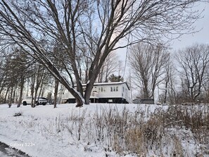 Exterior - Designer Comfort in a Country Home! (Napanee)