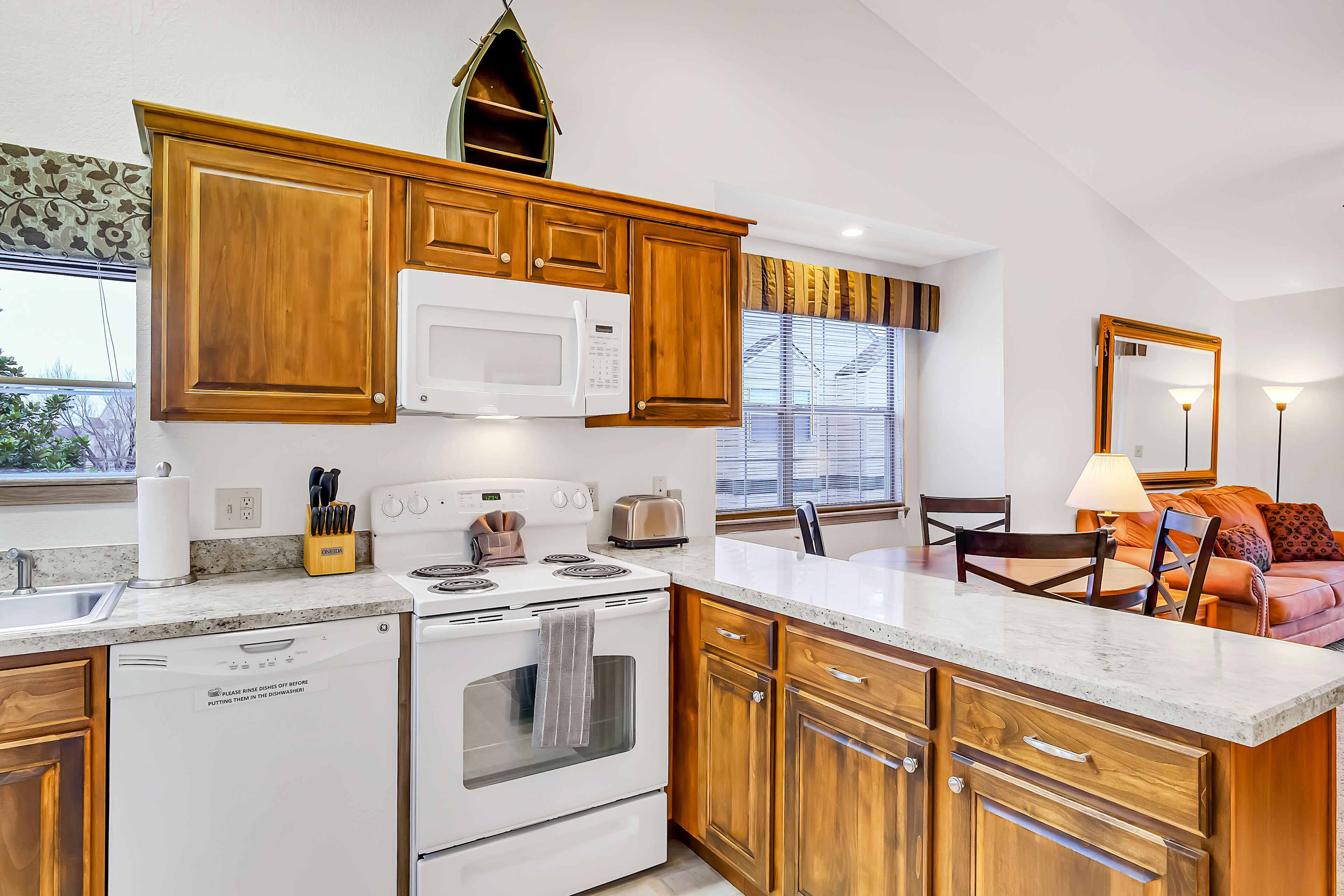 Beautiful View 2 Bedroom, 2 Bath Condo close to SDC and Table Rock Lake!