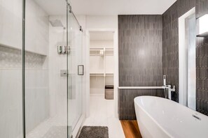 Bathtub, hair dryer, towels, shampoo