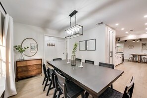 Dining - Stunning Modern Rustic House - Pool,Playroom,Patio (Plano)