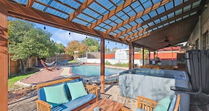 Texan 5/3 Oasis - Hot tub, Pool, Cinema Room