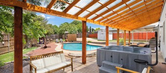 Texan 5/3 Oasis - Hot tub, Pool, Cinema Room