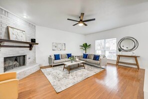 Televisión, estéreo y oficina 