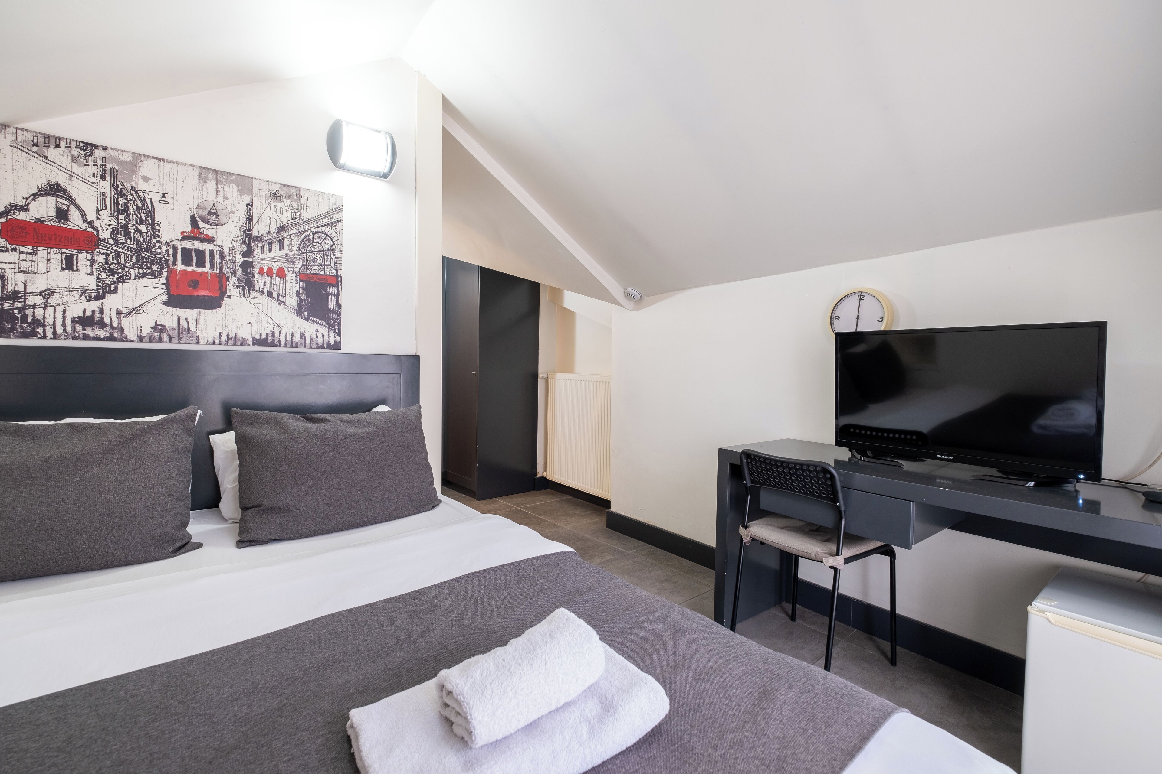 Bureau, accès au Wi-Fi (inclus), literie fournie