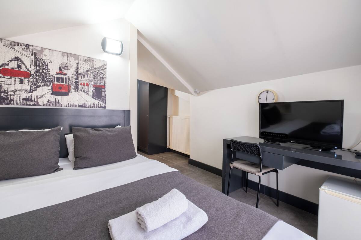 Desk, WiFi (free), bed sheets