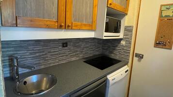 Microwave, dishwasher