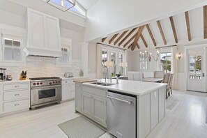 Fridge, microwave, oven, stovetop - South of 30A in Rosemary Beach! 6 Adult Bikes! Chef's Kitchen! (Panama City Beach)