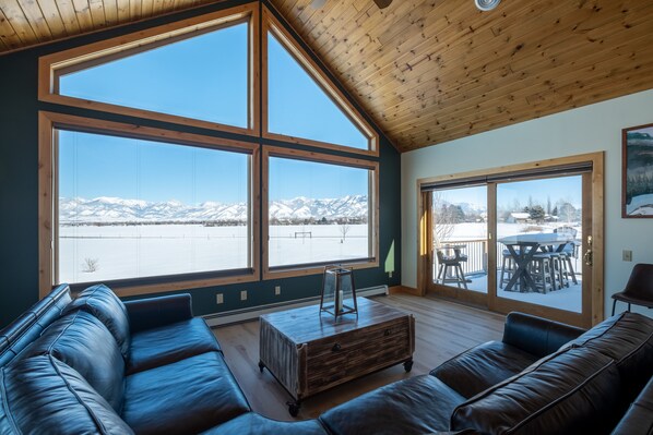 TV connectée, cheminée, baby-foot