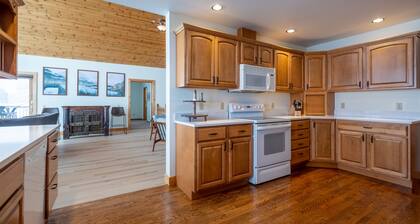 Mountain View Home w/Hot Tub - Close to Downtown!