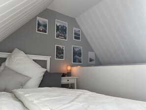 2 habitaciones, escritorio, cuna de viaje y wifi