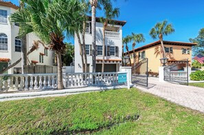 Exterior - Elevated 3BR/3BA Home - Private Pool Home - By Island Real Estate Vacations (Holmes Beach)