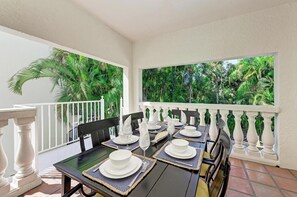 Outdoor dining - Elevated 3BR/3BA Home - Private Pool Home - By Island Real Estate Vacations (Holmes Beach)