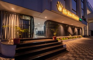 Mặt tiền nơi lưu trú