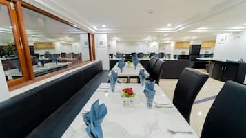 Breakfast, lunch, dinner served; Indian cuisine