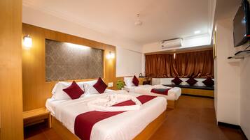 Family Triple Room | Egyptian cotton sheets, premium bedding, down duvets, memory-foam beds