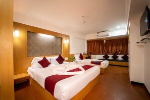 패밀리 트리플룸 | 이집트산 면 시트, 고급 침구, 오리/거위털 이불, 메모리폼 침대