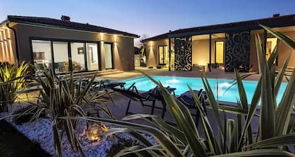 Stylish Designer Villa with Pool & Guest Apartment Near the Sea