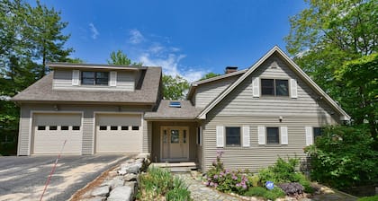 Waterfront Home W Suite Above Garage, Waterfront Views of Mt Washington!
