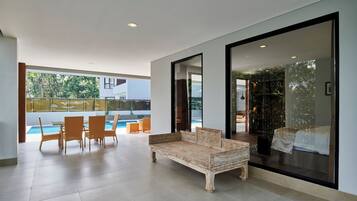 Vila Keluarga | Teras/patio