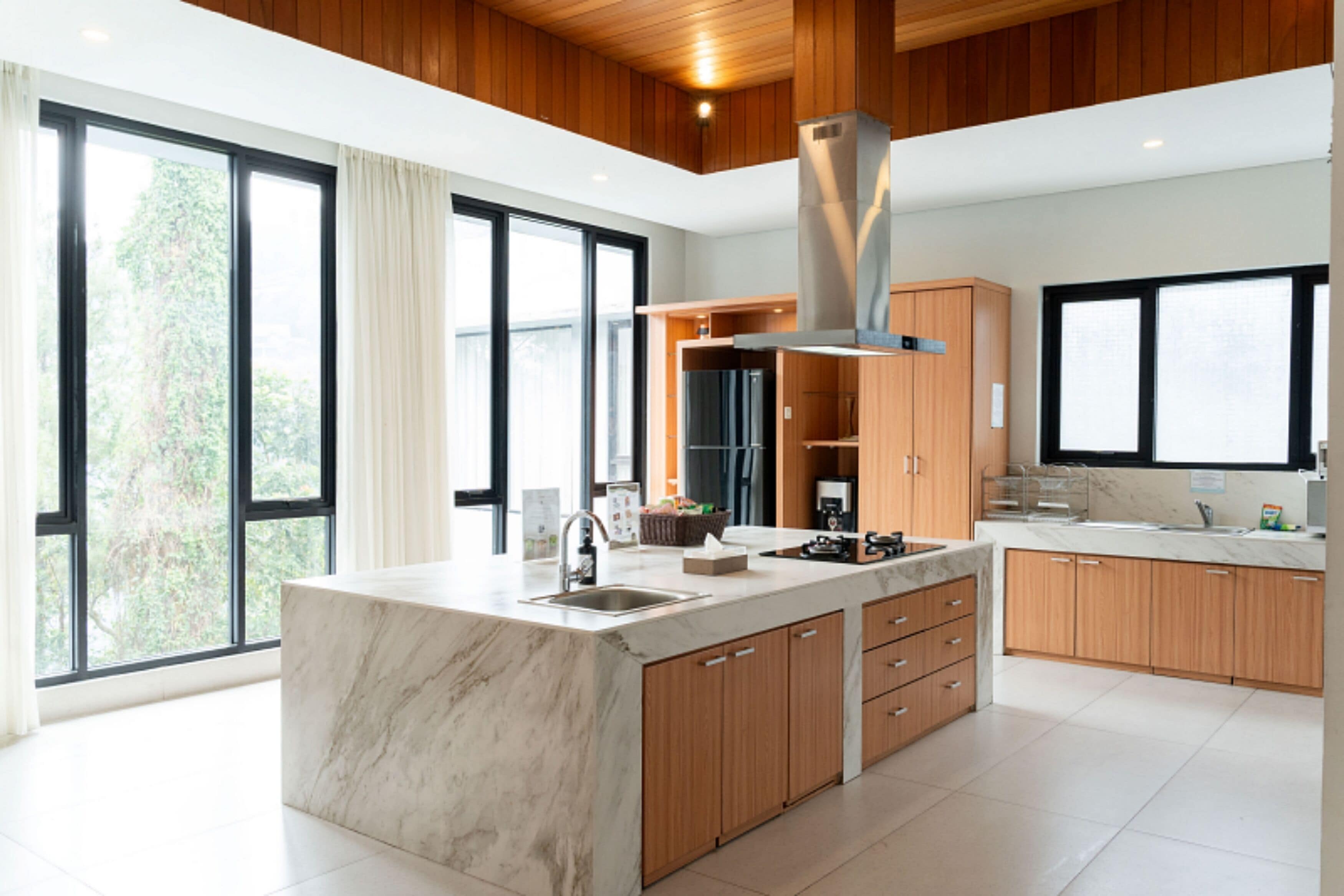 Family Villa | Shared kitchen facilities | Fridge, microwave, stovetop, toaster