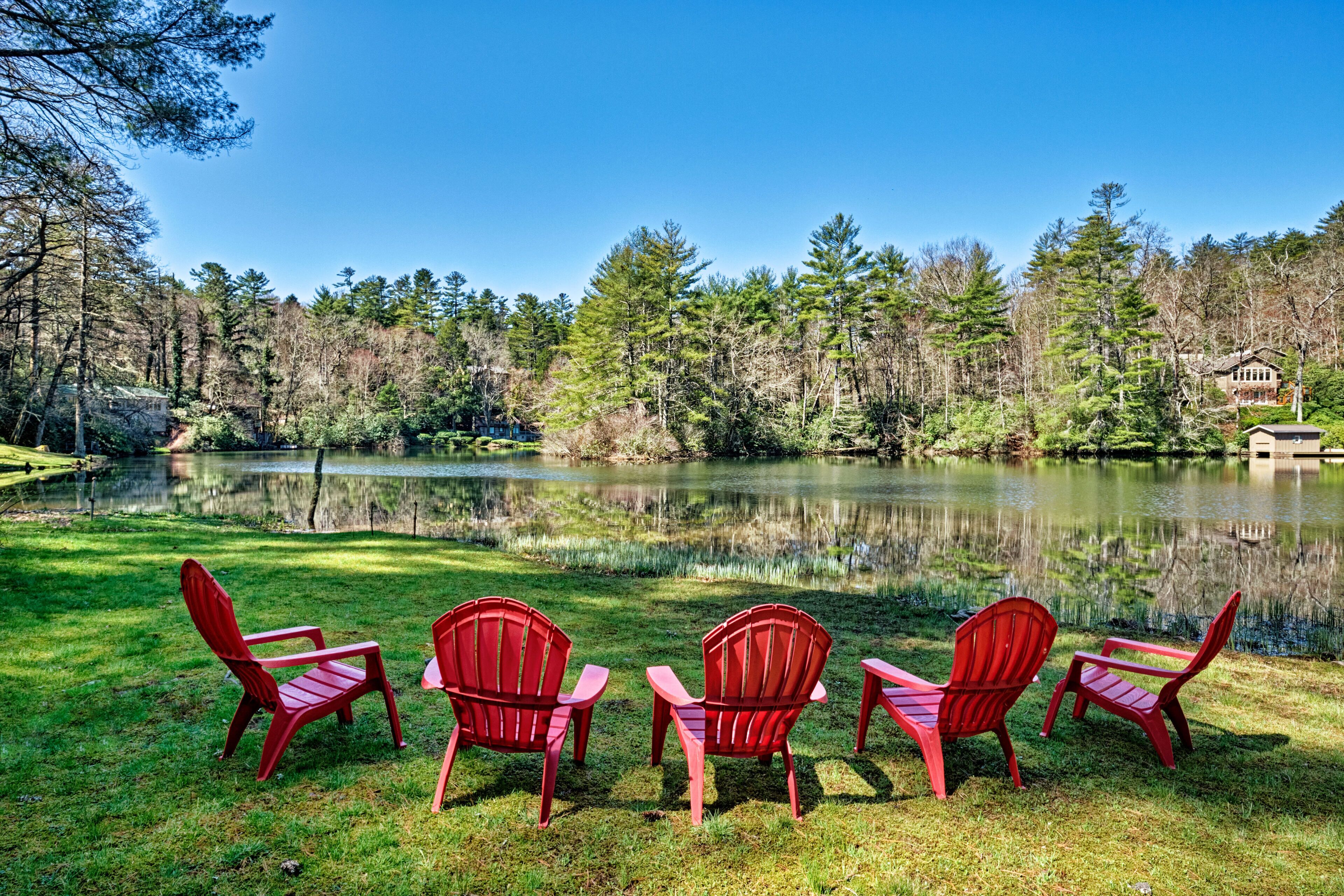 Maison Rouge, Mid-Century-Modern Swiss Chalet on Beautiful Mirror Lake