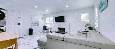 TV, peis og kontorer