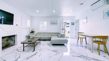 Fernseher, Kamin, Arbeitsbereiche