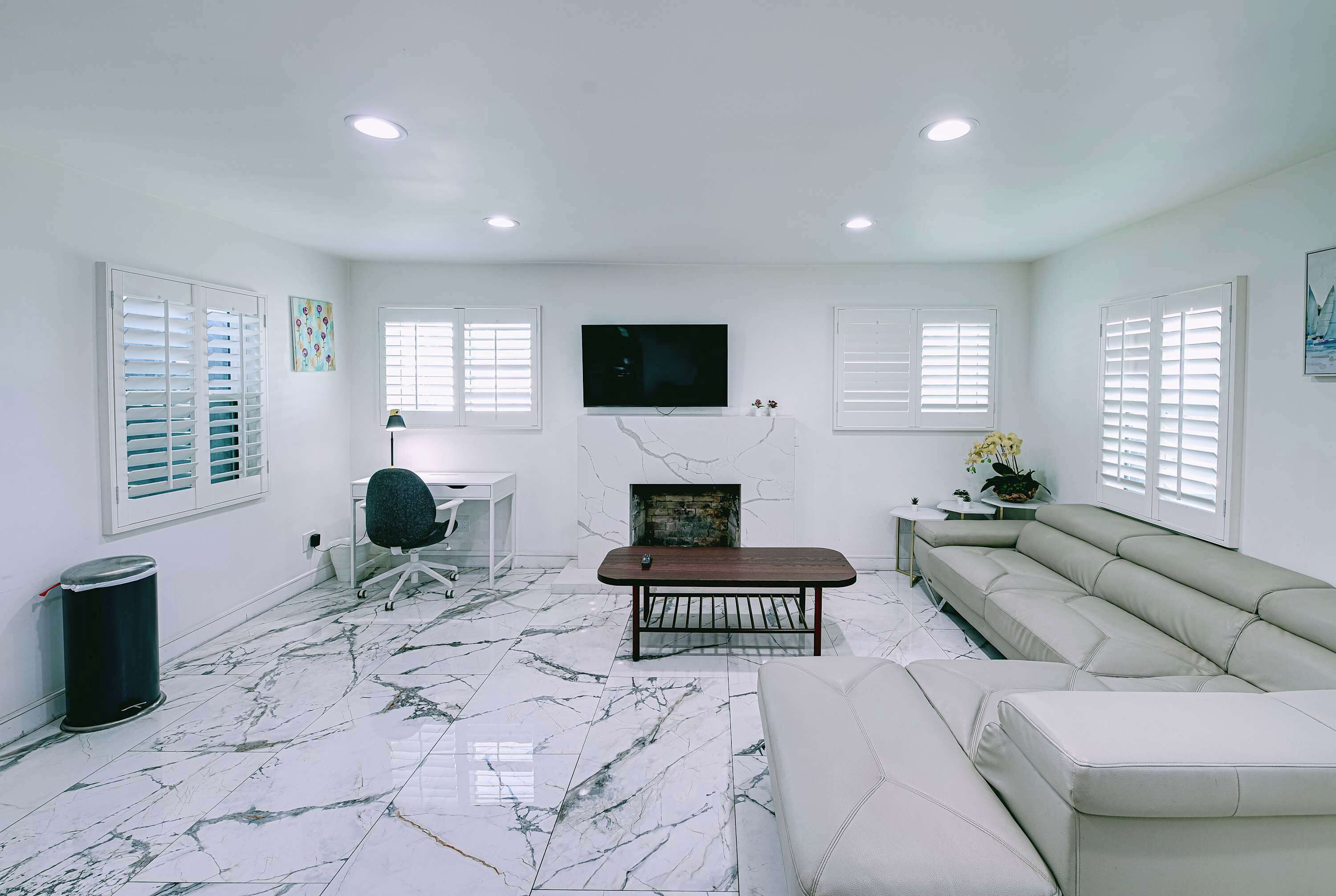 TV, fireplace, offices