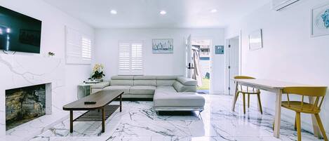 Fernseher, Kamin, Arbeitsbereiche