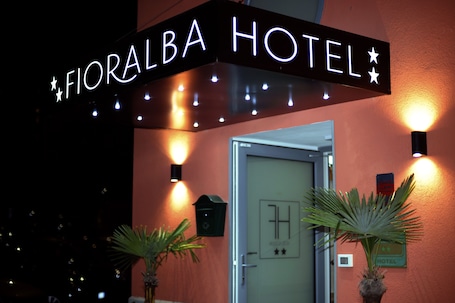 Exterior. Hotel Fioralba