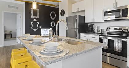 Modern Home 2BR 2BA Free On-Street Parking & Wifi