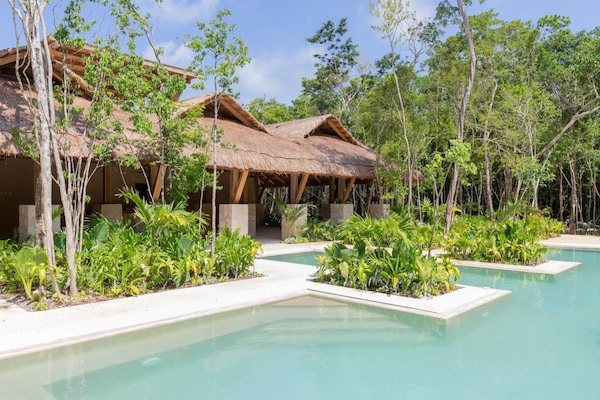 Outdoor pool, free cabanas