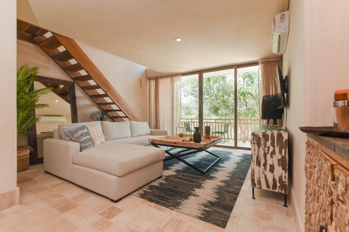 Deluxe Penthouse | Living room | 50-inch Smart TV with digital channels, TV, books