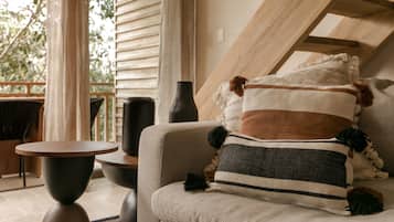 Premium-Apartment | Wohnbereich | 40-Zoll-Smart-TV mit Satellitenempfang, Fernseher, Netflix