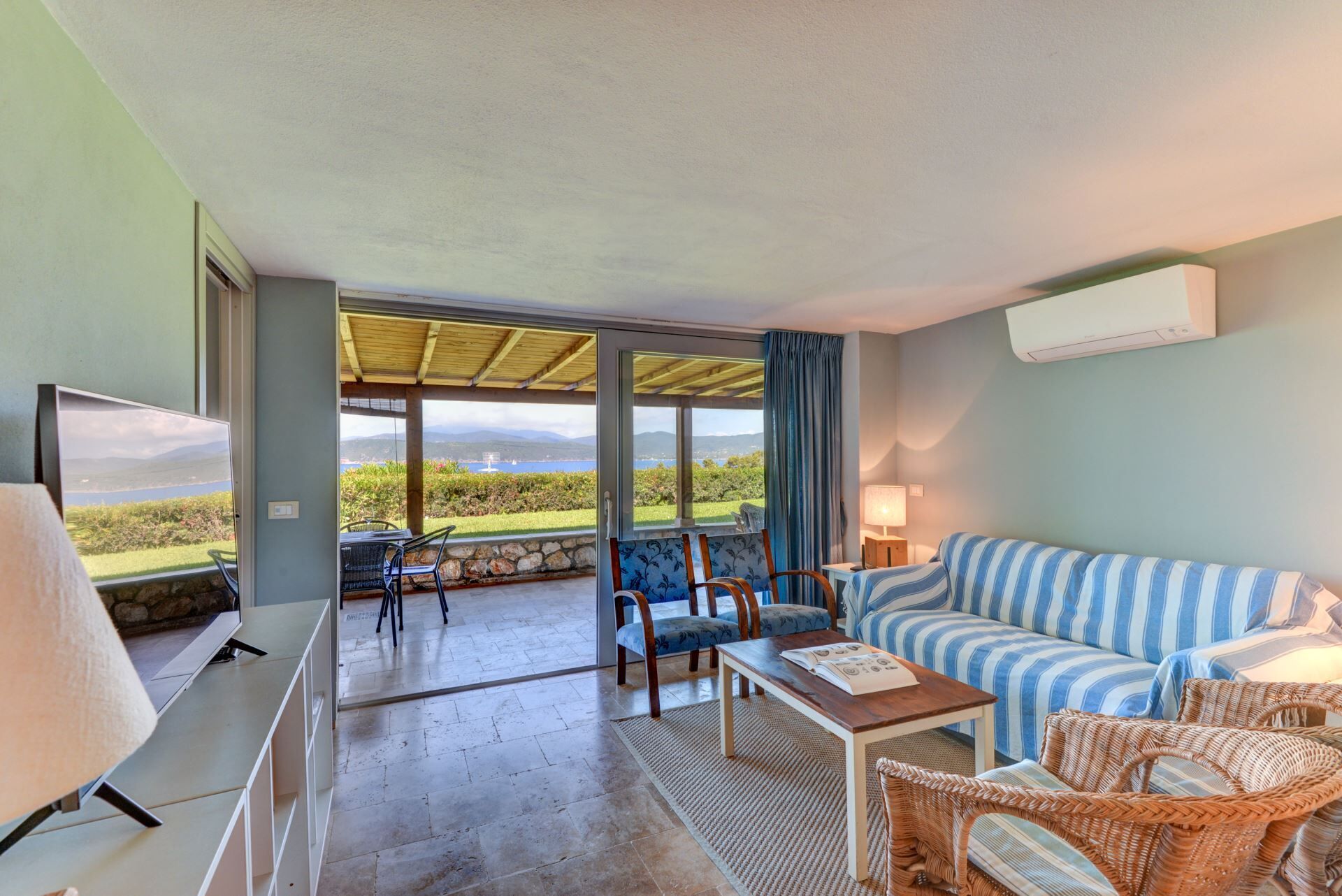 Goditi un'esperienza di vacanza senza paragoni presso l'Appartamento Il Bacio del Sole, un gioiello