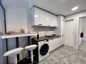 Frigorifero, microonde, forno, lavastoviglie
