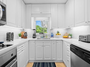 Coffee/tea maker, fridge, microwave, oven