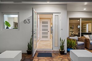 Interior - Heated Pool Waterfront Retreat – A Fun, Sun-Soaked Florida Getaway on the Waterway Escape Now! (Fort Lauderdale)