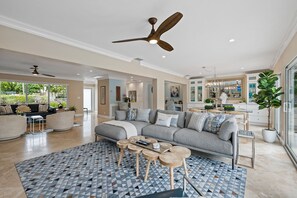 TV, books, stereo - Heated Pool Waterfront Retreat – A Fun, Sun-Soaked Florida Getaway on the Waterway Escape Now! (Fort Lauderdale)