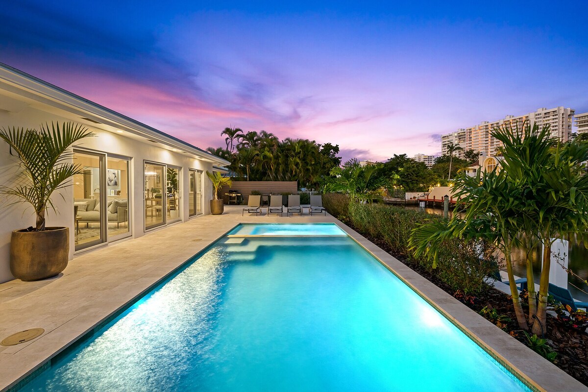 Experience the Florida Sun at Beach Bunny, a Sunny Private Heated Pool Getaway!