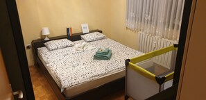 3 chambres, fer et planche à repasser, Wi-Fi, draps fournis