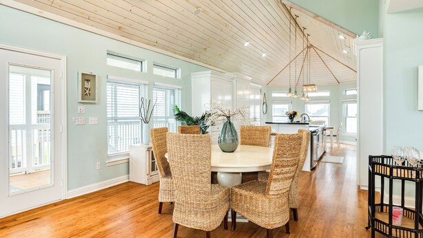 Dining - Private West End Home, Dog Friendly, Open Deck & Large Patio - Ready for You! (Galveston)